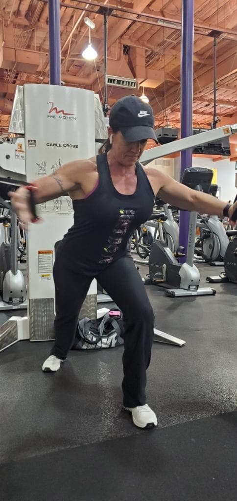 Lynn - Cable Cross Exercise